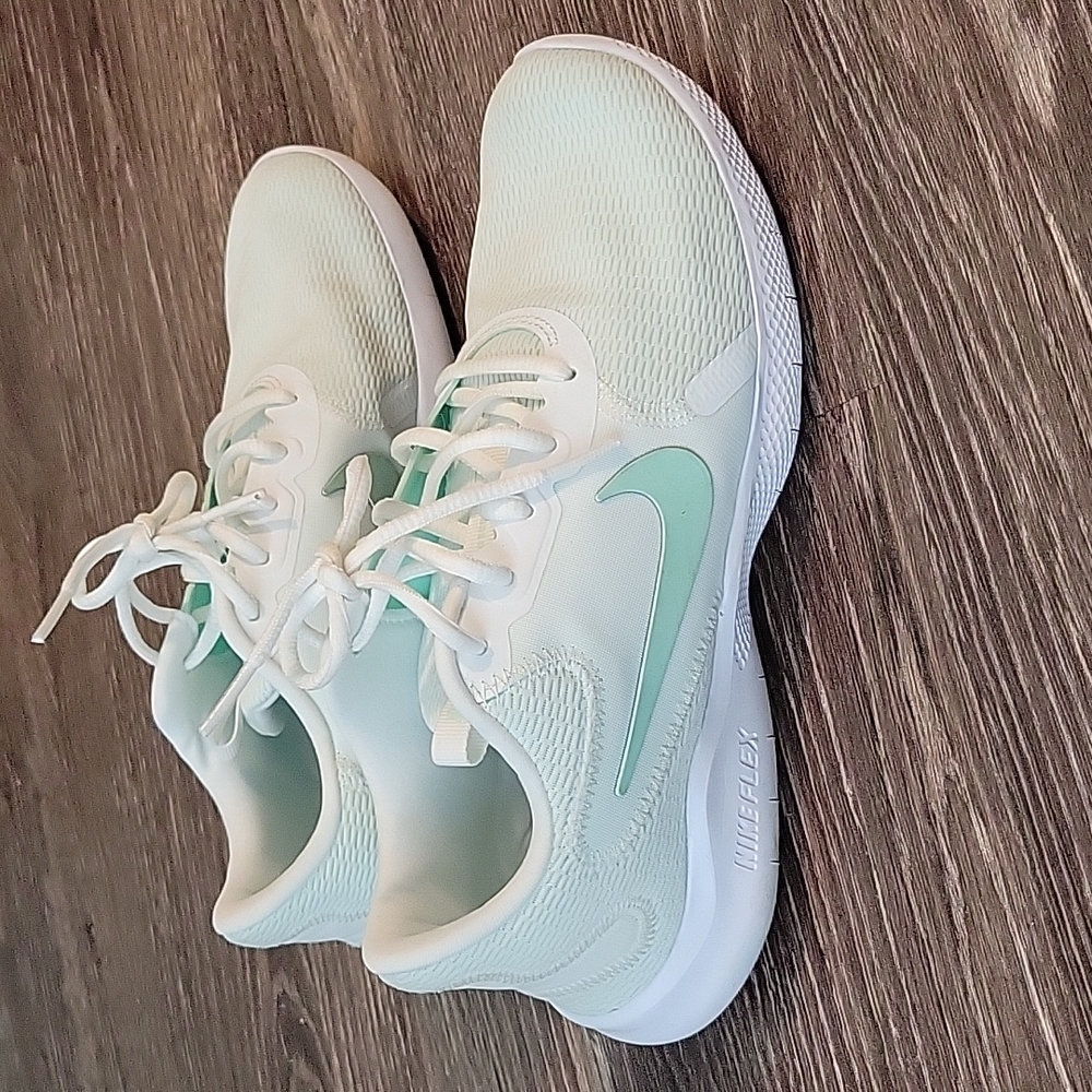 8.5 Women's Mint Nike Flex Experience RN 9 CD0227-100 Tennis Shoes